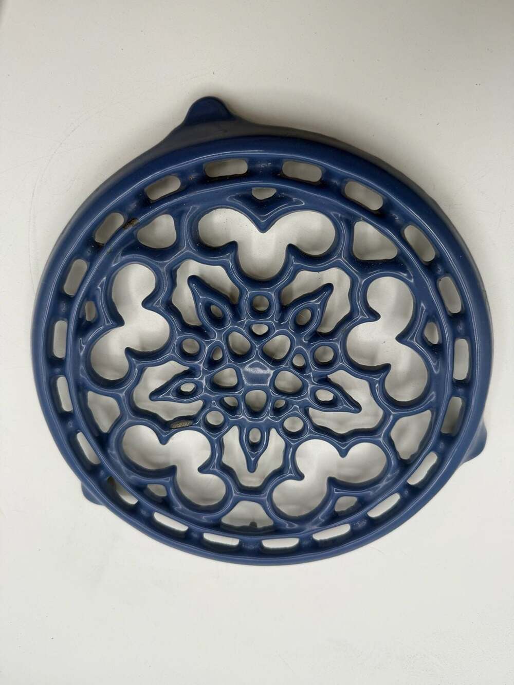 Le Creuset Enameled Cast Iron Snowflake Round Trivet Blue